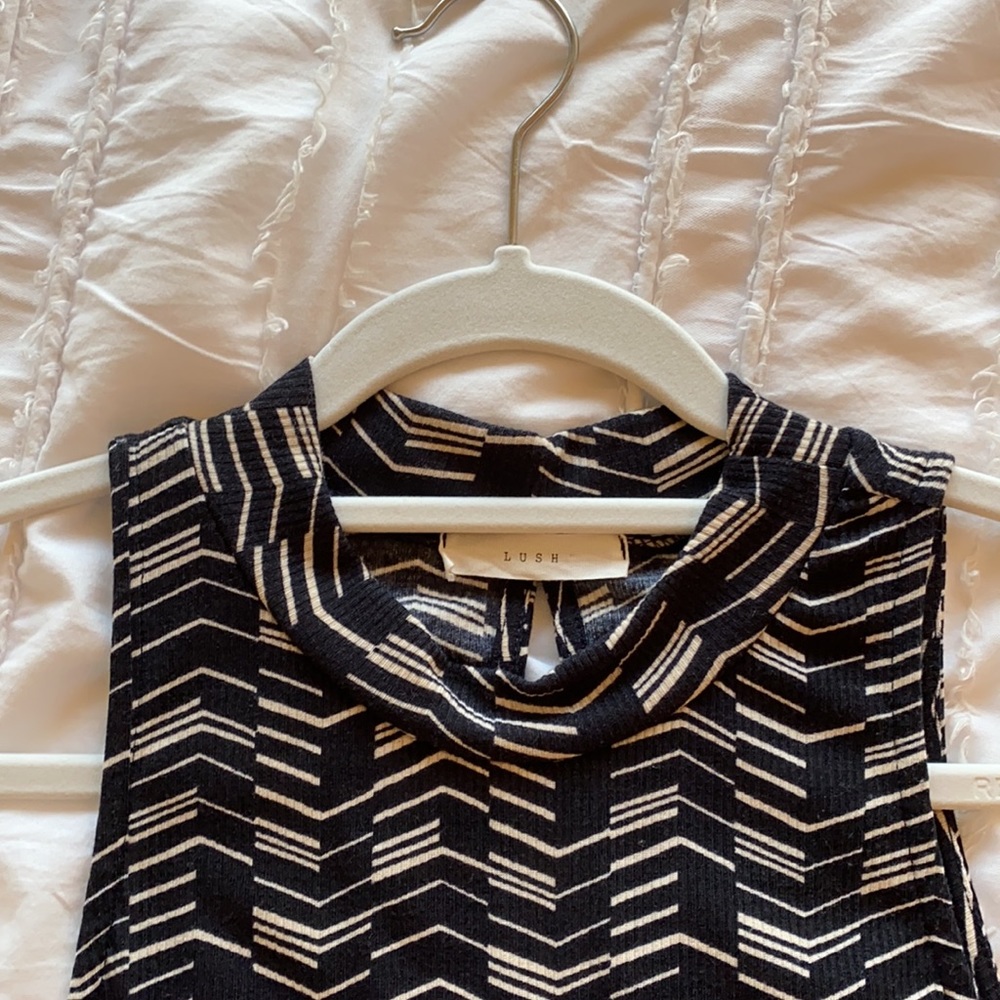Navy Pattern Halter Top Size Small - Picture 3 of 7